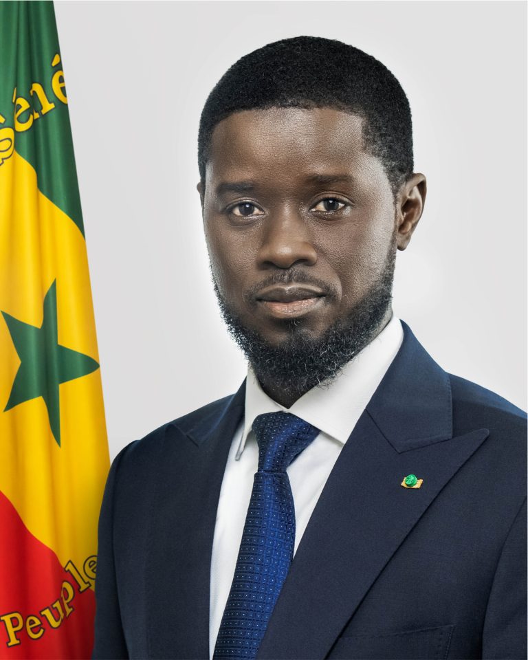 Portrait officiel du Président de la République Bassirou Diomaye Faye